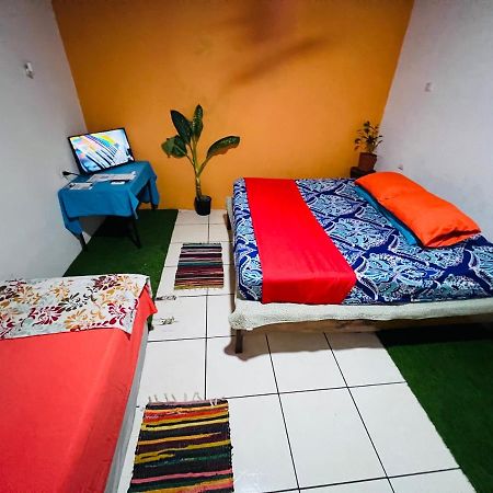 Bato'S Hostel Quepos Kültér fotó