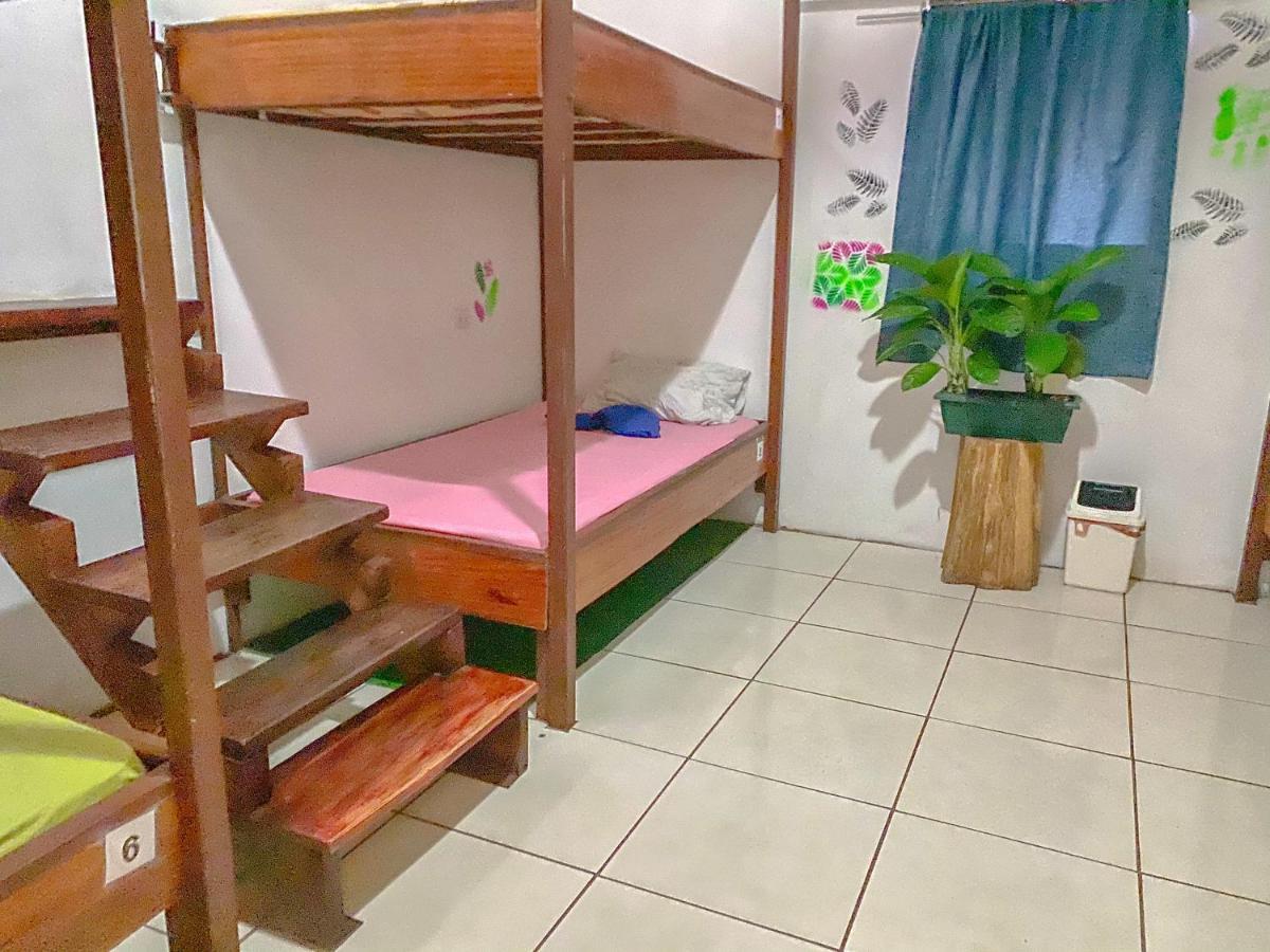 Bato'S Hostel Quepos Kültér fotó