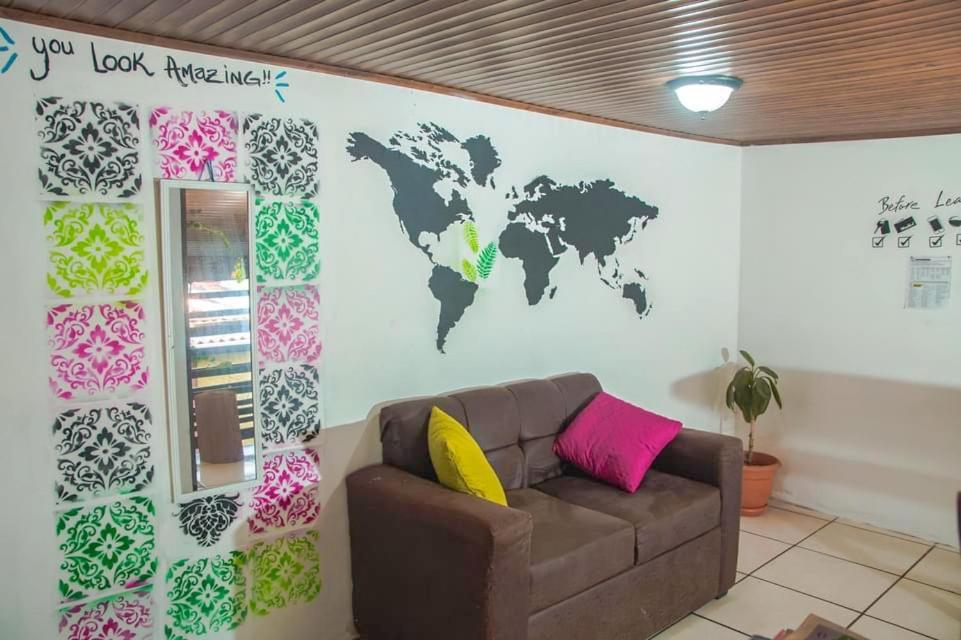 Bato'S Hostel Quepos Kültér fotó