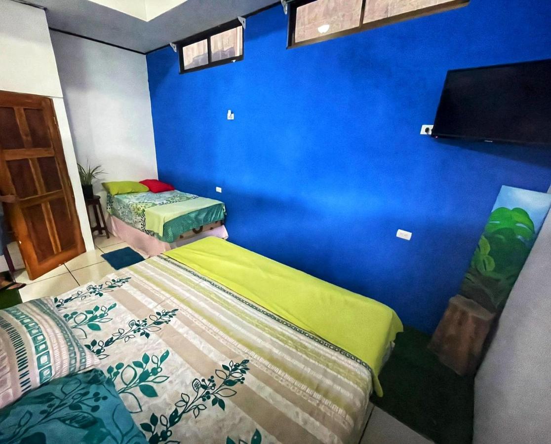 Bato'S Hostel Quepos Kültér fotó