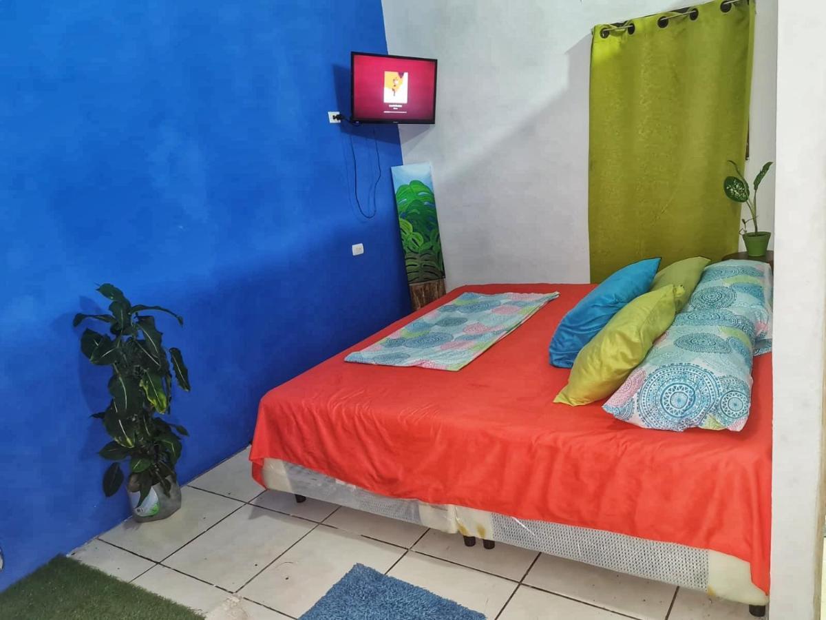 Bato'S Hostel Quepos Kültér fotó
