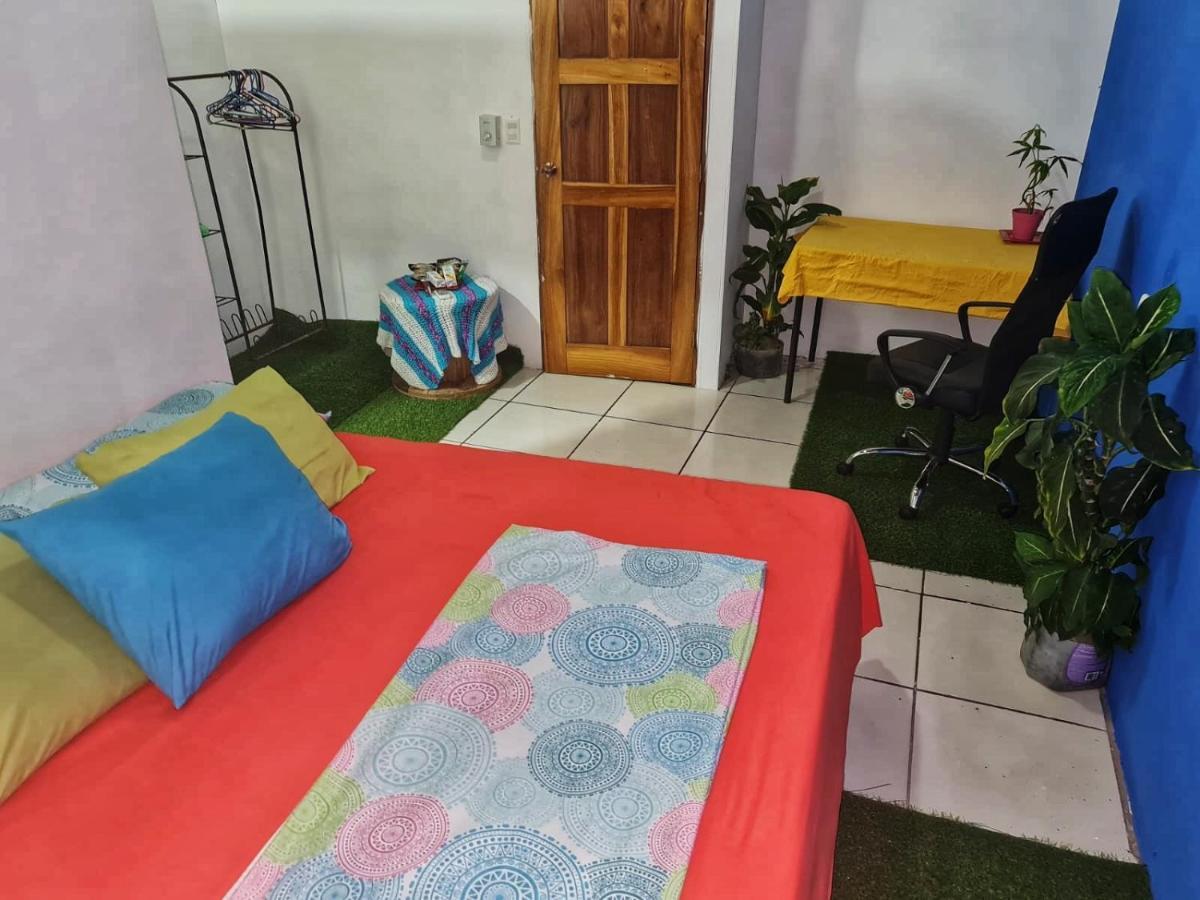 Bato'S Hostel Quepos Kültér fotó