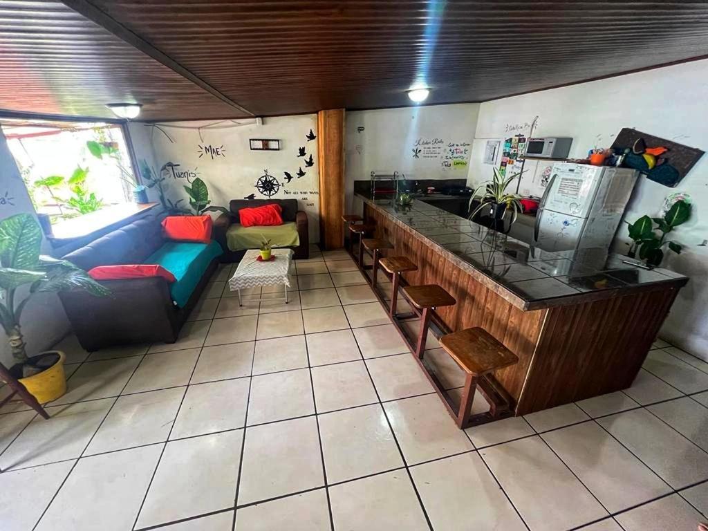 Bato'S Hostel Quepos Kültér fotó