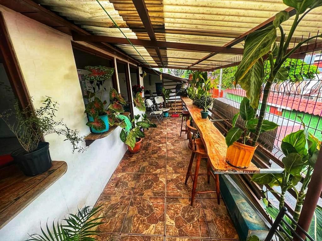 Bato'S Hostel Quepos Kültér fotó