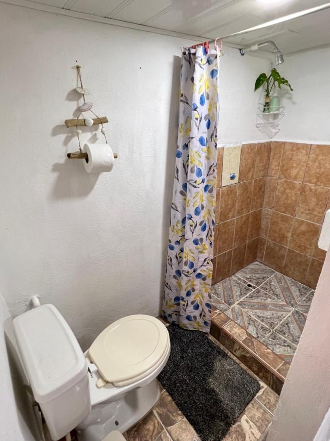 Bato'S Hostel Quepos Kültér fotó