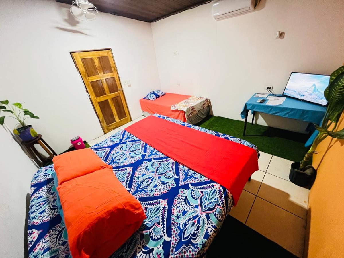 Bato'S Hostel Quepos Kültér fotó